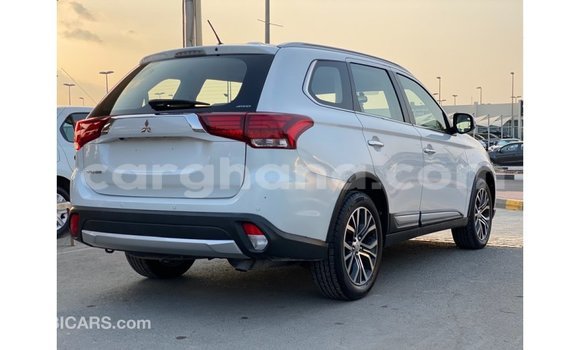 Ra Imported Mitsubishi Outlander funfun Ọkọ̀ in Import - Dubai ni Ashanti Ra Imported Mitsubishi Outlander funfun Ọkọ̀ in Import - Dubai ni Ashanti