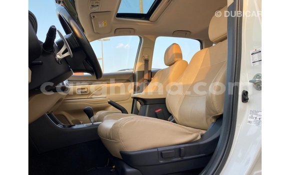 Ra Imported Mitsubishi Outlander funfun Ọkọ̀ in Import - Dubai ni Ashanti Ra Imported Mitsubishi Outlander funfun Ọkọ̀ in Import - Dubai ni Ashanti