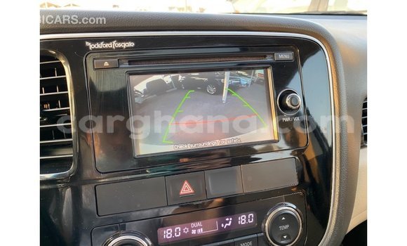 Ra Imported Mitsubishi Outlander funfun Ọkọ̀ in Import - Dubai ni Ashanti Ra Imported Mitsubishi Outlander funfun Ọkọ̀ in Import - Dubai ni Ashanti