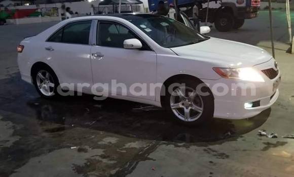 Sayi Na hannu Toyota Camry White Mota in Accra a Greater Accra Sayi Na hannu Toyota Camry White Mota in Accra a Greater Accra