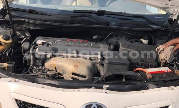 Sayi Na hannu Toyota Camry White Mota in Accra a Greater Accra Sayi Na hannu Toyota Camry White Mota in Accra a Greater Accra