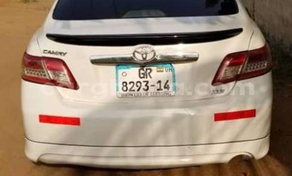 Sayi Na hannu Toyota Camry White Mota in Accra a Greater Accra Sayi Na hannu Toyota Camry White Mota in Accra a Greater Accra