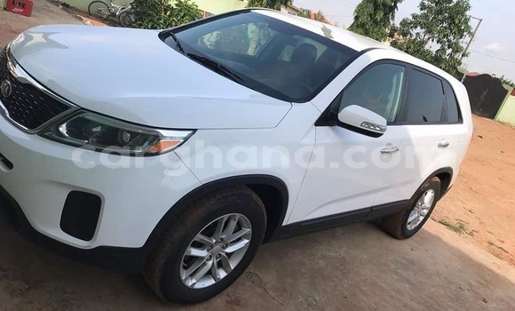 Ra Àlòkù Kia Sorento funfun Ọkọ̀ in Accra ni Greater Accra Ra Àlòkù Kia Sorento funfun Ọkọ̀ in Accra ni Greater Accra
