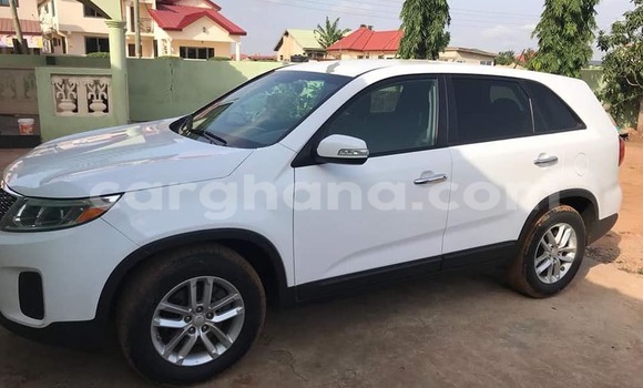 Ra Àlòkù Kia Sorento funfun Ọkọ̀ in Accra ni Greater Accra Ra Àlòkù Kia Sorento funfun Ọkọ̀ in Accra ni Greater Accra