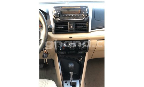 Ra Imported Toyota Yaris funfun Ọkọ̀ in Import - Dubai ni Ashanti Ra Imported Toyota Yaris funfun Ọkọ̀ in Import - Dubai ni Ashanti