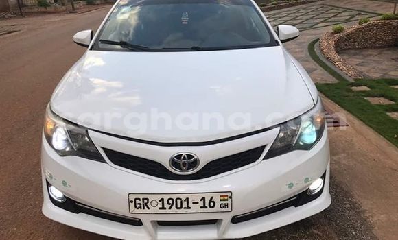 Sayi Na hannu Toyota Camry White Mota in Accra a Greater Accra Sayi Na hannu Toyota Camry White Mota in Accra a Greater Accra