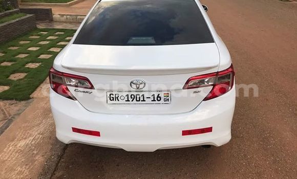 Sayi Na hannu Toyota Camry White Mota in Accra a Greater Accra Sayi Na hannu Toyota Camry White Mota in Accra a Greater Accra