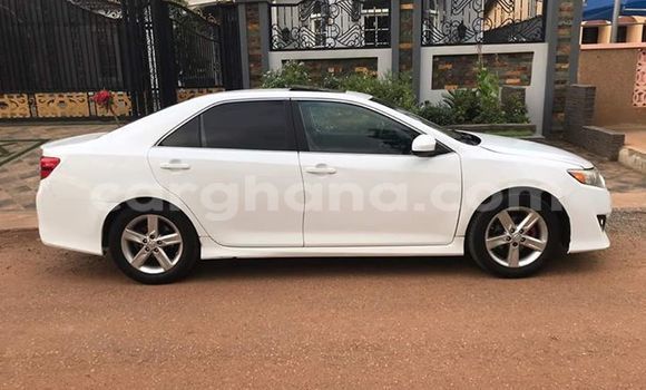 Sayi Na hannu Toyota Camry White Mota in Accra a Greater Accra Sayi Na hannu Toyota Camry White Mota in Accra a Greater Accra