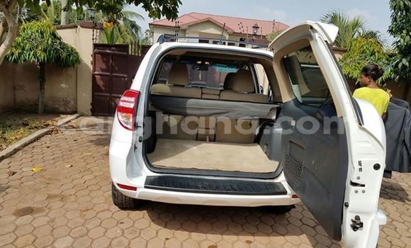 Sayi Na hannu Toyota RAV4 White Mota in Accra a Greater Accra Sayi Na hannu Toyota RAV4 White Mota in Accra a Greater Accra