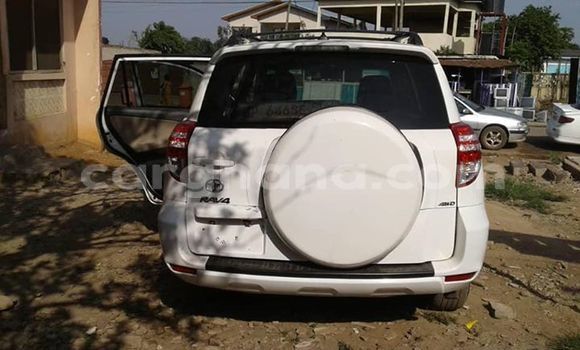 Sayi Na hannu Toyota RAV4 White Mota in Accra a Greater Accra Sayi Na hannu Toyota RAV4 White Mota in Accra a Greater Accra