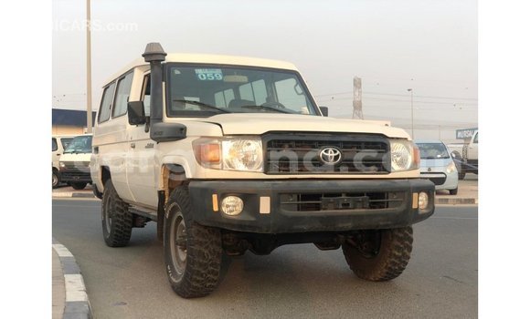 Sayi Imported Toyota Land Cruiser White Mota in Import - Dubai a Ashanti Sayi Imported Toyota Land Cruiser White Mota in Import - Dubai a Ashanti