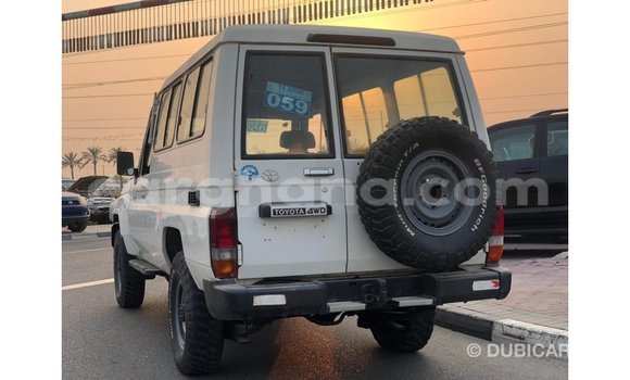 Sayi Imported Toyota Land Cruiser White Mota in Import - Dubai a Ashanti Sayi Imported Toyota Land Cruiser White Mota in Import - Dubai a Ashanti
