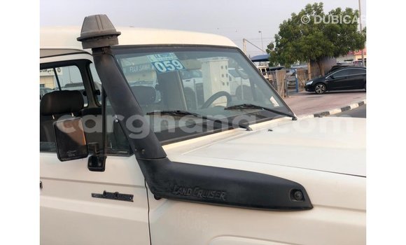Sayi Imported Toyota Land Cruiser White Mota in Import - Dubai a Ashanti Sayi Imported Toyota Land Cruiser White Mota in Import - Dubai a Ashanti