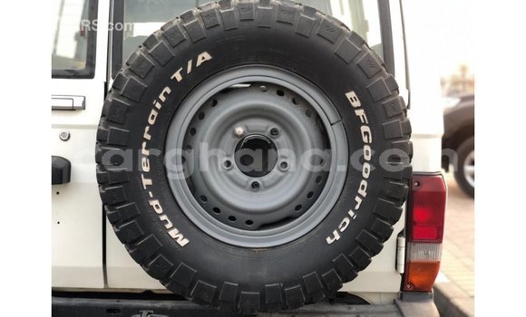 Sayi Imported Toyota Land Cruiser White Mota in Import - Dubai a Ashanti Sayi Imported Toyota Land Cruiser White Mota in Import - Dubai a Ashanti