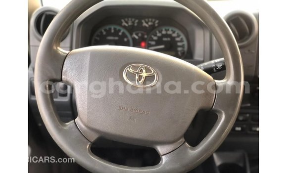 Sayi Imported Toyota Land Cruiser White Mota in Import - Dubai a Ashanti Sayi Imported Toyota Land Cruiser White Mota in Import - Dubai a Ashanti