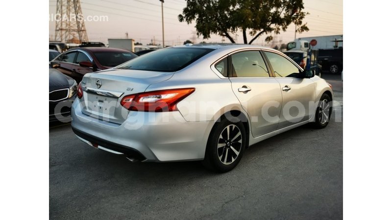 Big with watermark nissan altima ashanti import dubai 11666