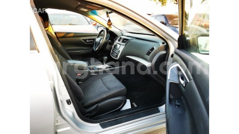 Big with watermark nissan altima ashanti import dubai 11666