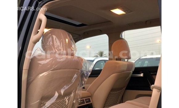 Sayi Imported Toyota Land Cruiser White Mota in Import - Dubai a Ashanti Sayi Imported Toyota Land Cruiser White Mota in Import - Dubai a Ashanti