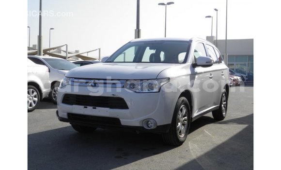 Buy Import Mitsubishi Outlander White Car in Import - Dubai in Ashanti Buy Import Mitsubishi Outlander White Car in Import - Dubai in Ashanti