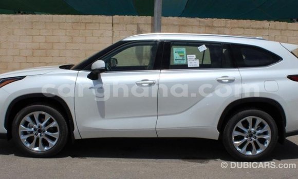 Sayi Imported Toyota Highlander White Mota in Import - Dubai a Ashanti Sayi Imported Toyota Highlander White Mota in Import - Dubai a Ashanti