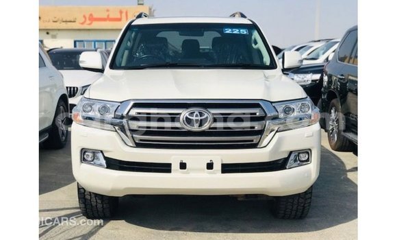 Ra Imported Toyota Land Cruiser funfun Ọkọ̀ in Import - Dubai ni Ashanti Ra Imported Toyota Land Cruiser funfun Ọkọ̀ in Import - Dubai ni Ashanti