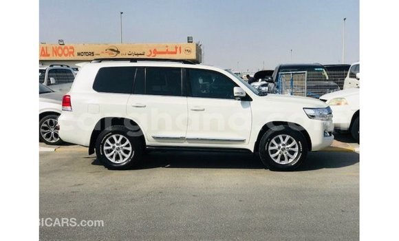 Ra Imported Toyota Land Cruiser funfun Ọkọ̀ in Import - Dubai ni Ashanti Ra Imported Toyota Land Cruiser funfun Ọkọ̀ in Import - Dubai ni Ashanti