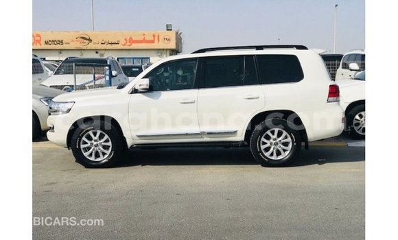 Ra Imported Toyota Land Cruiser funfun Ọkọ̀ in Import - Dubai ni Ashanti Ra Imported Toyota Land Cruiser funfun Ọkọ̀ in Import - Dubai ni Ashanti