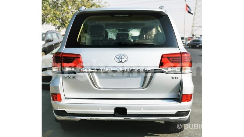 Big with watermark toyota land cruiser ashanti import dubai 11749