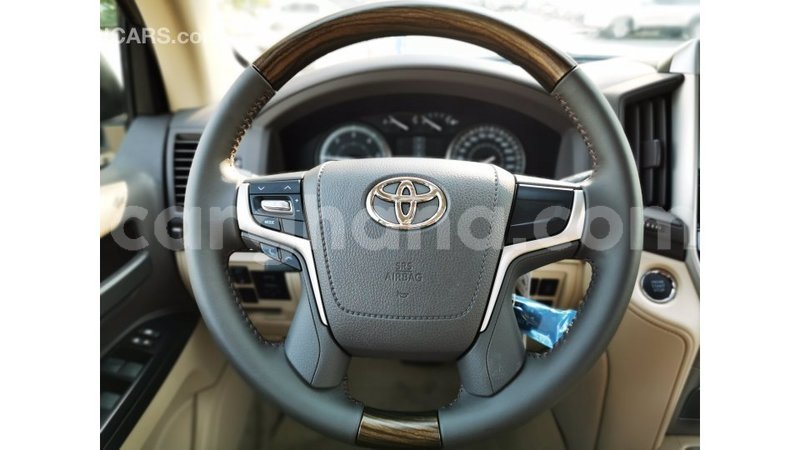 Big with watermark toyota land cruiser ashanti import dubai 11749