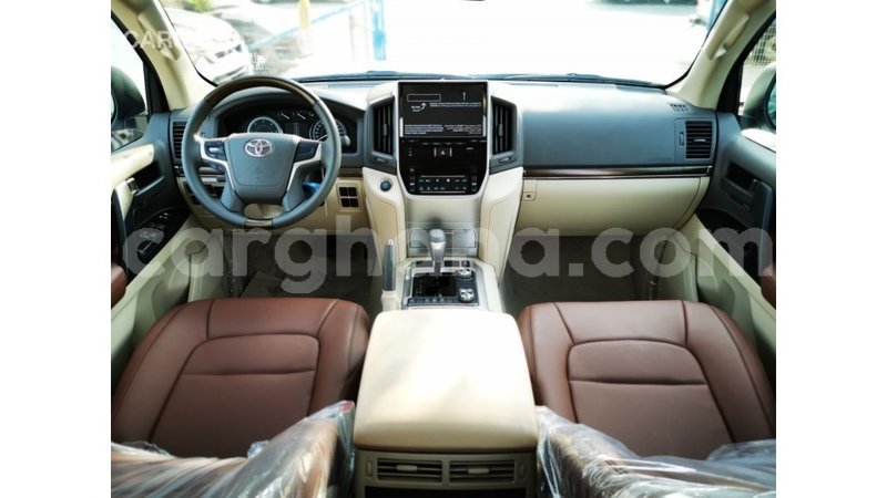 Big with watermark toyota land cruiser ashanti import dubai 11749