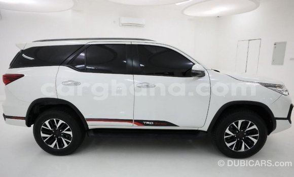 Ra Imported Toyota Fortuner funfun Ọkọ̀ in Import - Dubai ni Ashanti Ra Imported Toyota Fortuner funfun Ọkọ̀ in Import - Dubai ni Ashanti