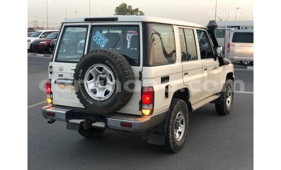 Sayi Imported Toyota Land Cruiser White Mota in Import - Dubai a Ashanti Sayi Imported Toyota Land Cruiser White Mota in Import - Dubai a Ashanti