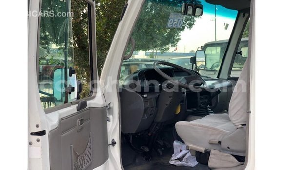 Ra Imported Toyota Coaster funfun Ọkọ̀ in Import - Dubai ni Ashanti Ra Imported Toyota Coaster funfun Ọkọ̀ in Import - Dubai ni Ashanti