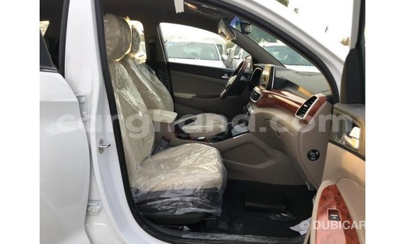 Sayi Imported Hyundai Tucson White Mota in Import - Dubai a Ashanti Sayi Imported Hyundai Tucson White Mota in Import - Dubai a Ashanti