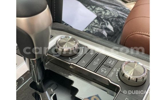 Sayi Imported Toyota Land Cruiser White Mota in Import - Dubai a Ashanti Sayi Imported Toyota Land Cruiser White Mota in Import - Dubai a Ashanti