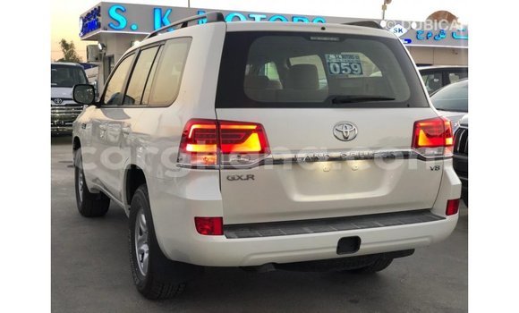 Ra Imported Toyota Land Cruiser funfun Ọkọ̀ in Import - Dubai ni Ashanti Ra Imported Toyota Land Cruiser funfun Ọkọ̀ in Import - Dubai ni Ashanti
