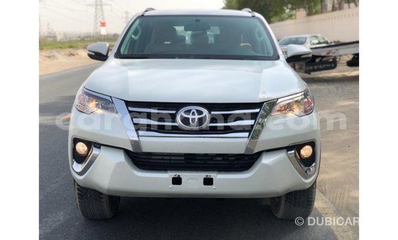 Sayi Imported Toyota Fortuner White Mota in Import - Dubai a Ashanti Sayi Imported Toyota Fortuner White Mota in Import - Dubai a Ashanti