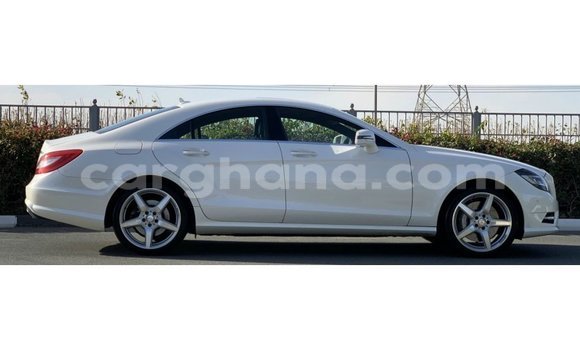 Buy Import Mercedes‒Benz 1117 White Truck in Import - Dubai in Ashanti Buy Import Mercedes‒Benz 1117 White Truck in Import - Dubai in Ashanti