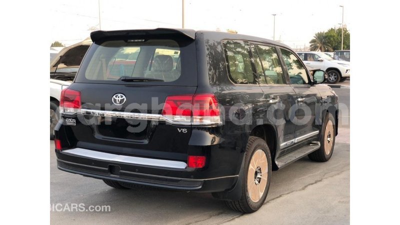 Big with watermark toyota land cruiser ashanti import dubai 11861