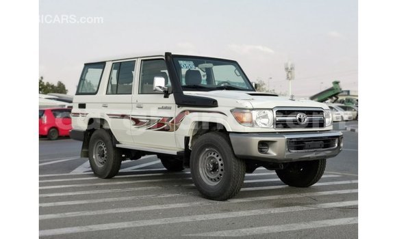 Sayi Imported Toyota Land Cruiser White Mota in Import - Dubai a Ashanti Sayi Imported Toyota Land Cruiser White Mota in Import - Dubai a Ashanti