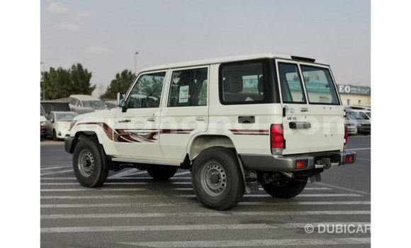Sayi Imported Toyota Land Cruiser White Mota in Import - Dubai a Ashanti Sayi Imported Toyota Land Cruiser White Mota in Import - Dubai a Ashanti