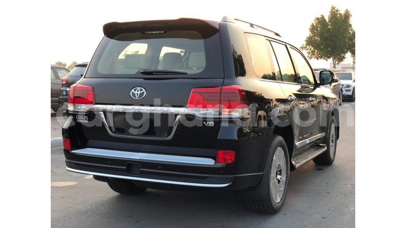 Big with watermark toyota land cruiser ashanti import dubai 11864