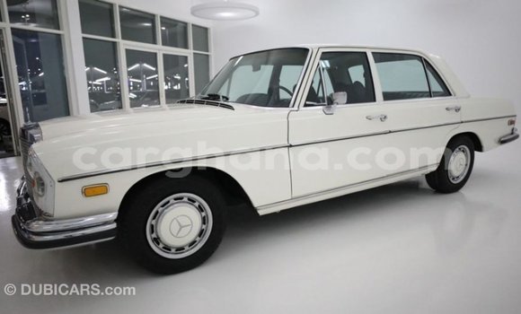 Buy Import Mercedes‒Benz 1117 Beige Truck in Import - Dubai in Ashanti Buy Import Mercedes‒Benz 1117 Beige Truck in Import - Dubai in Ashanti