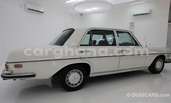 Buy Import Mercedes‒Benz 1117 Beige Truck in Import - Dubai in Ashanti Buy Import Mercedes‒Benz 1117 Beige Truck in Import - Dubai in Ashanti