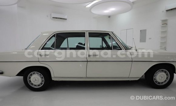 Buy Import Mercedes‒Benz 1117 Beige Truck in Import - Dubai in Ashanti Buy Import Mercedes‒Benz 1117 Beige Truck in Import - Dubai in Ashanti