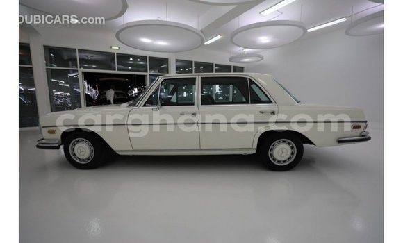 Buy Import Mercedes‒Benz 1117 Beige Truck in Import - Dubai in Ashanti Buy Import Mercedes‒Benz 1117 Beige Truck in Import - Dubai in Ashanti