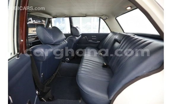 Buy Import Mercedes‒Benz 1117 Beige Truck in Import - Dubai in Ashanti Buy Import Mercedes‒Benz 1117 Beige Truck in Import - Dubai in Ashanti