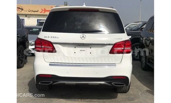 Buy Import Mercedes‒Benz 1117 White Truck in Import - Dubai in Ashanti Buy Import Mercedes‒Benz 1117 White Truck in Import - Dubai in Ashanti