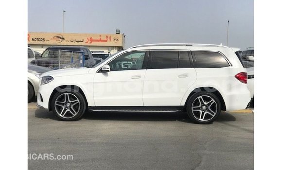 Buy Import Mercedes‒Benz 1117 White Truck in Import - Dubai in Ashanti Buy Import Mercedes‒Benz 1117 White Truck in Import - Dubai in Ashanti