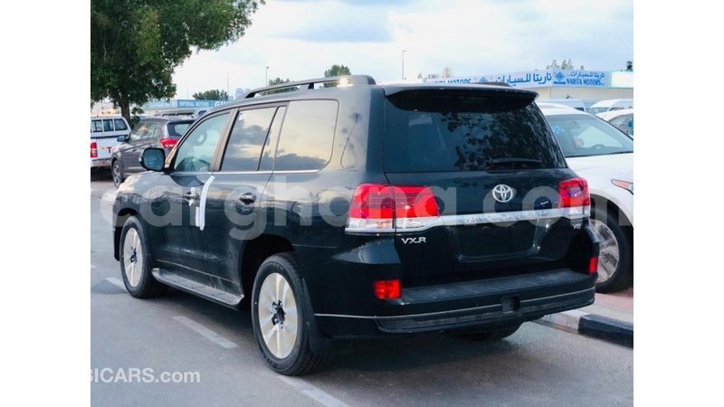 Big with watermark toyota land cruiser ashanti import dubai 11917